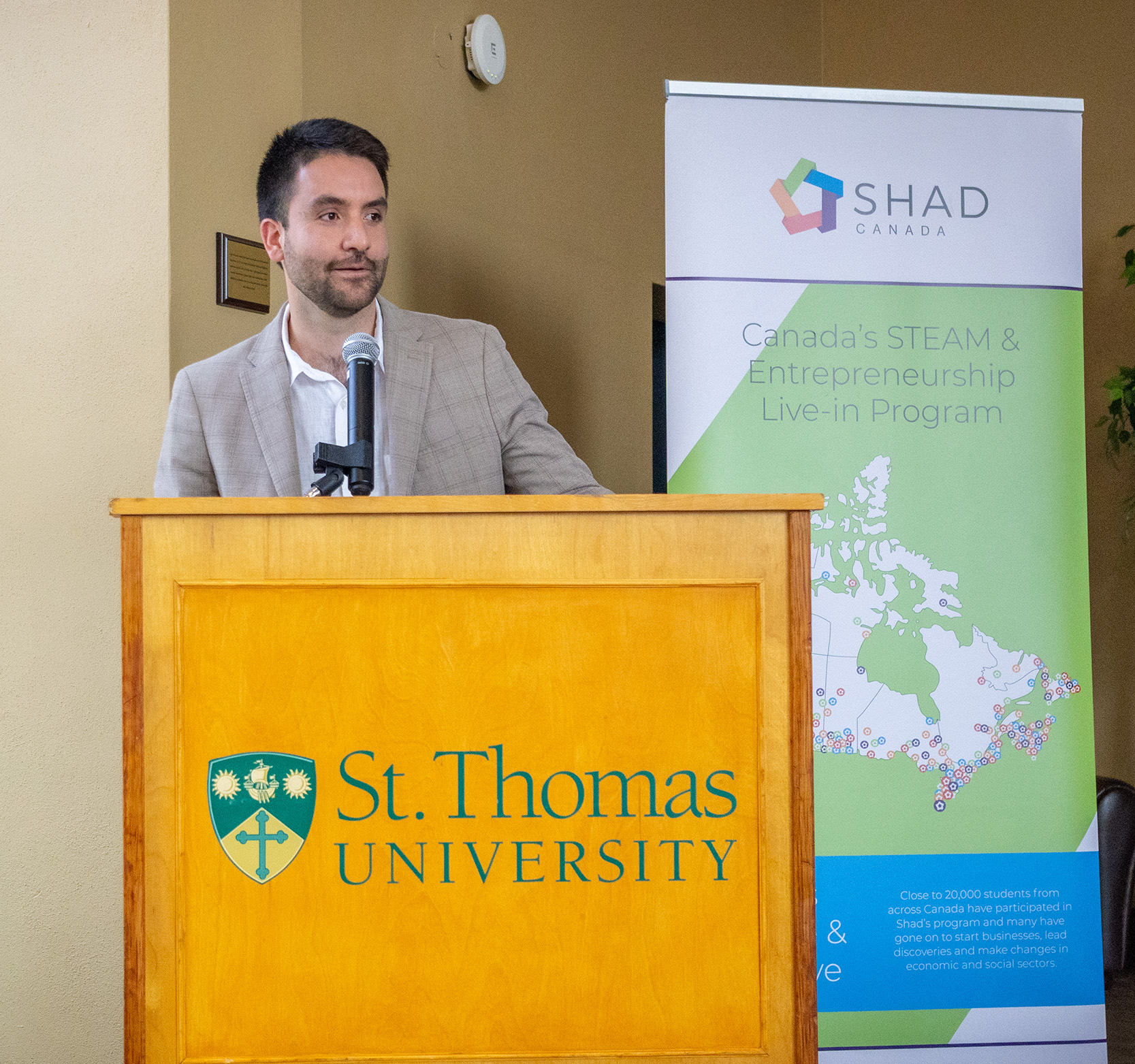 Image for In an Age of Accelerating AI, We Must Still Learn How to Think