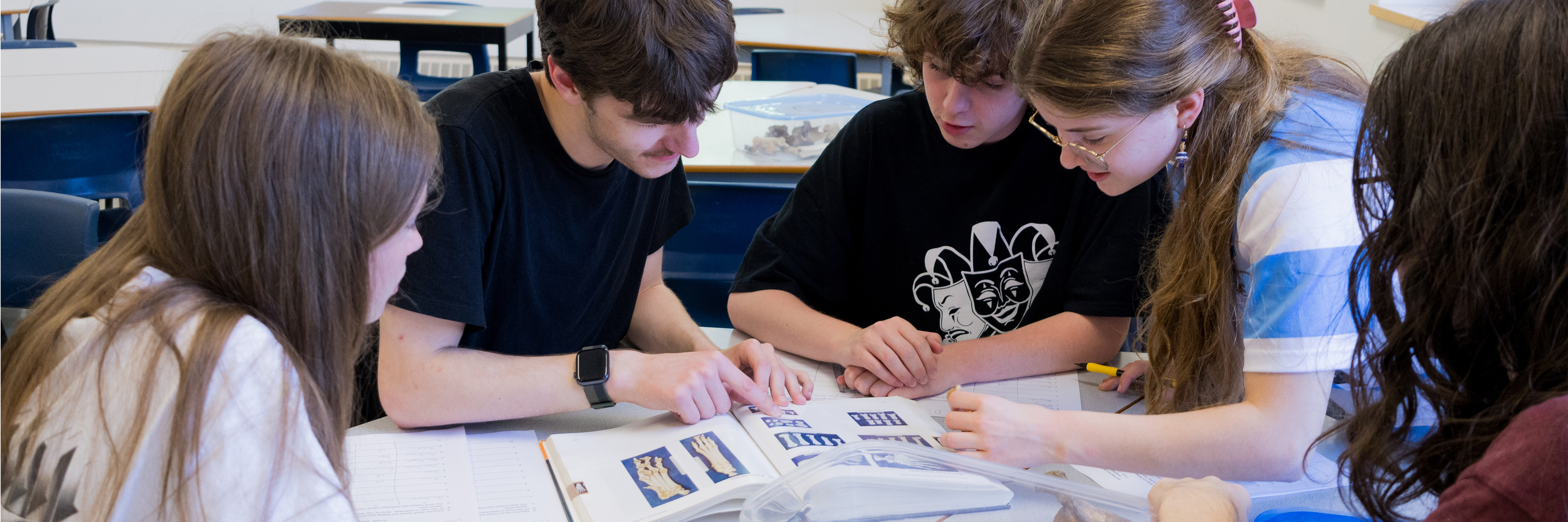 Rubin and Depow Students studying bones in the anthropology lab